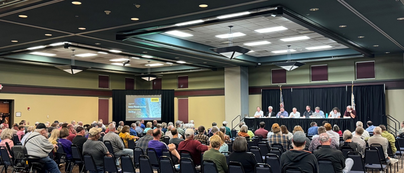 A photo of the crowd from the back of the Spencer town hall
