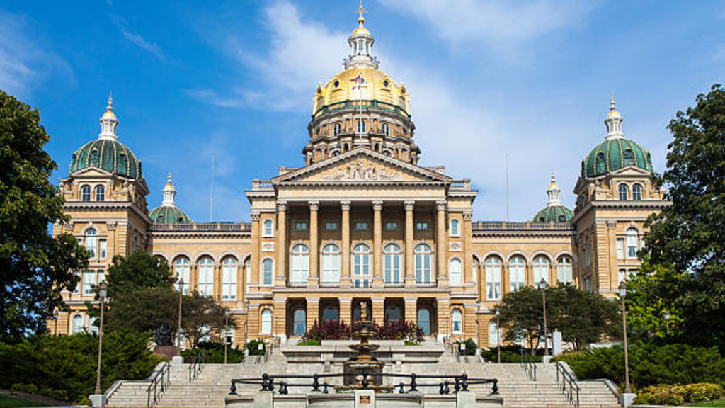 Photo of Iowa capitol building